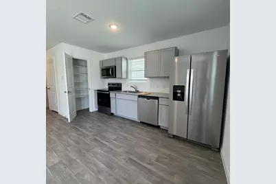 16750 N Marie Village Dr, Conroe, TX 77306 - Photo 9