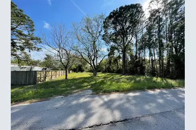 6427 Pinecrest Drive, Hitchcock, TX 77563 - Photo 1