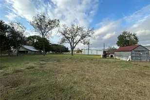 810 Morris St, East Bernard, TX 77435 - Photo 1