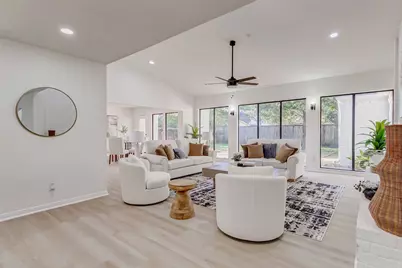 10303 Chevy Chase Drive, Houston, TX 77042 - Photo 3