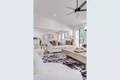 10303 Chevy Chase Drive, Houston, TX 77042 - Photo 9