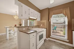 10252 Longmont Dr, Houston, TX 77042 - Photo 17