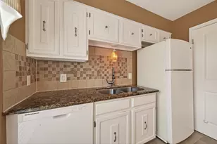 10252 Longmont Dr, Houston, TX 77042 - Photo 19
