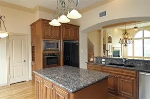 622 Bomar St, Houston, TX 77006 - Photo 9