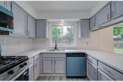 5727 Longforest Drive, Houston, TX 77088 - Photo 21