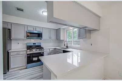 5727 Longforest Drive, Houston, TX 77088 - Photo 17