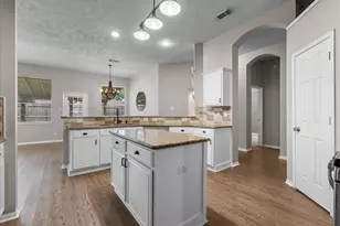 407 Crimson Coast Dr, League City, TX 77573 - Photo 3