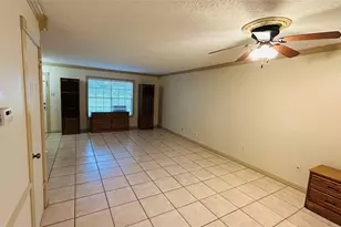 7600 Burgoyne Rd, Houston, TX 77063 - Photo 3