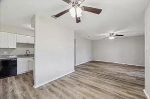 6022 Meadowbrook Dr, Hitchcock, TX 77563 - Photo 3