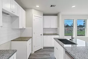 1010 4th St, Hempstead, TX 77445 - Photo 11