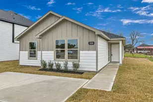 1010 4th St, Hempstead, TX 77445 - Photo 3