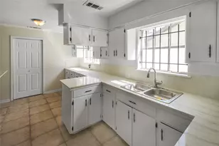 10322 Nold Dr, Houston, TX 77016 - Photo 3