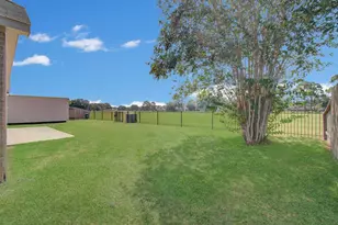 537 Green Meadows Dr, West Columbia, TX 77486 - Photo 37