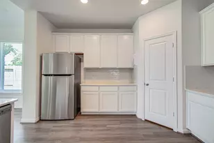537 Green Meadows Dr, West Columbia, TX 77486 - Photo 19