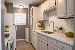 2323 Fairwind Dr, Houston, TX 77062 - Photo 5