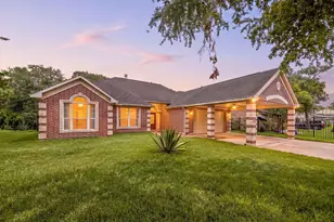 600 River Bend Dr, Baytown, TX 77521 - Photo 3
