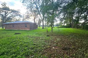 905 E Columbus Dr, Wharton, TX 77488 - Photo 3