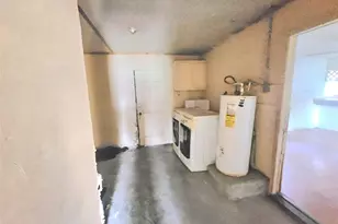 905 E Columbus Dr, Wharton, TX 77488 - Photo 11