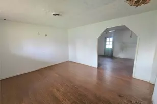905 E Columbus Dr, Wharton, TX 77488 - Photo 5