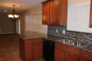10301 Ivyridge Rd, Houston, TX 77043 - Photo 9