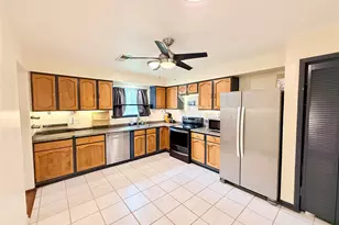 2410 Point Comfort Ct, Webster, TX 77598 - Photo 7