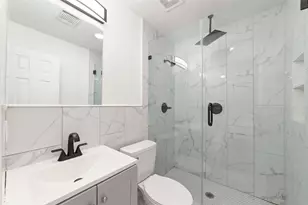 802 E 33rd St, Houston, TX 77022 - Photo 9