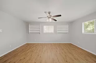 5922 Densmore Dr, Houston, TX 77035 - Photo 9