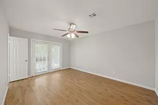 5922 Densmore Dr, Houston, TX 77035 - Photo 13