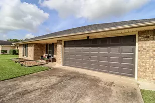 2055 Stacy St, Beaumont, TX 77707 - Photo 5