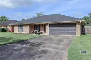 2055 Stacy St, Beaumont, TX 77707 - Photo 3