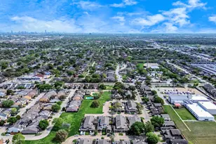 7818 Black Fin Ln, Houston, TX 77072 - Photo 3