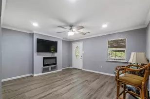 2705 21st St, Hempstead, TX 77445 - Photo 9