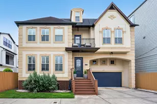 1042 W 15th 1/2 St, Houston, TX 77008 - Photo 1