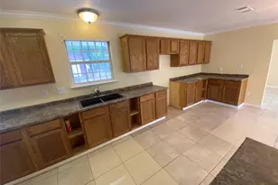 1195 Gunter St, Beaumont, TX 77705 - Photo 5