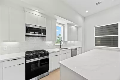 523 Hillwood Heights Drive, Houston, TX 77091 - Photo 15