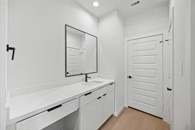 523 Hillwood Heights Drive, Houston, TX 77091 - Photo 11