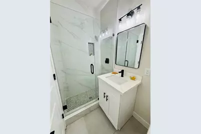1811 Brooks Street, Houston, TX 77026 - Photo 9
