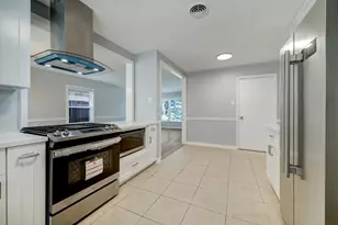 501 Wilmington Dr, Bellaire, TX 77401 - Photo 1