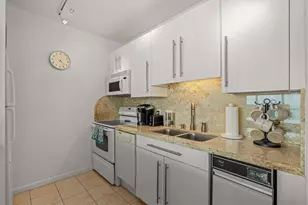 1401 E Beach Dr, Galveston, TX 77550 - Photo 11