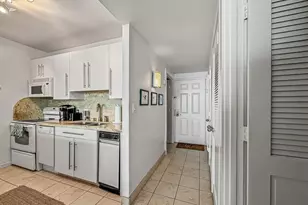 1401 E Beach Dr, Galveston, TX 77550 - Photo 15