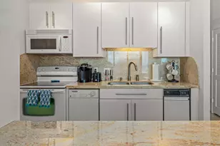 1401 E Beach Dr, Galveston, TX 77550 - Photo 9