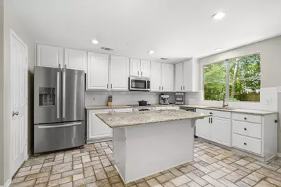 123 Sheerborne Court, The Woodlands, TX 77382 - Photo 9