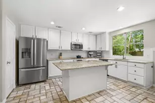 123 Sheerborne Ct, The Woodlands, TX 77382 - Photo 9