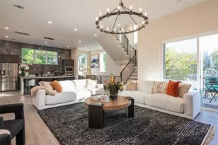 911 Thompson St, Houston, TX 77007 - Photo 1