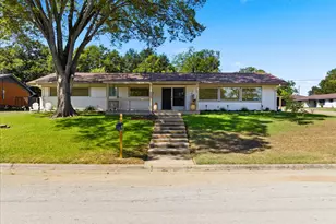 305 N Harvey St, Caldwell, TX 77836 - Photo 1