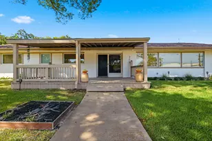 305 N Harvey St, Caldwell, TX 77836 - Photo 3