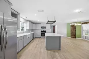 265 E Darby St, Bridge City, TX 77611 - Photo 9