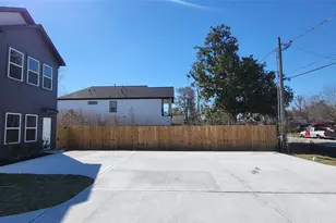 1033 North Ln, Houston, TX 77088 - Photo 3