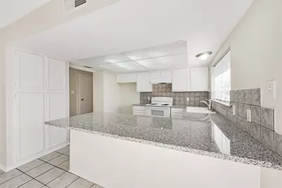 406 McConn Court, Houston, TX 77598 - Photo 9