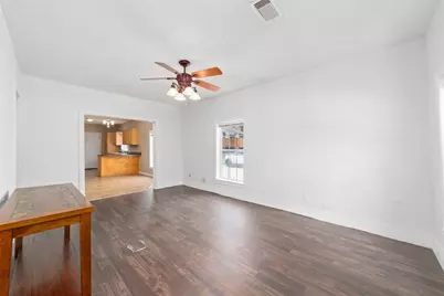 122 E Murrill Avenue, Baytown, TX 77520 - Photo 3